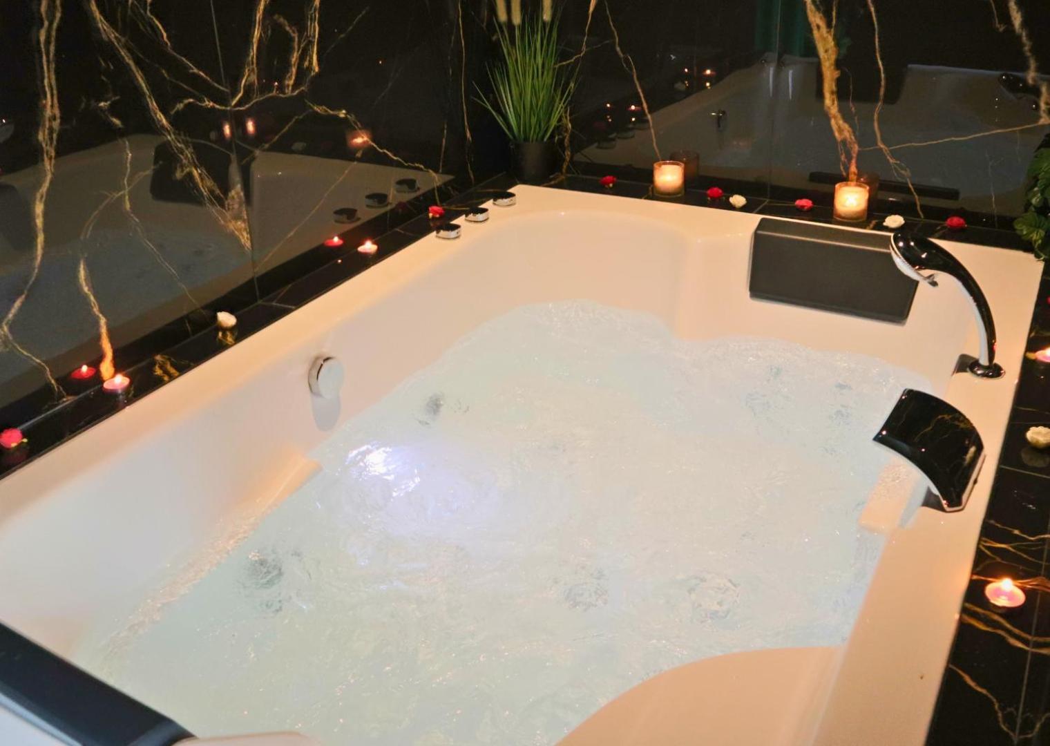Sejour Detente A Saint-Omer - Jacuzzi Prive, Terrasse, Centre-Ville Et Parking Gratuit Eksteriør billede